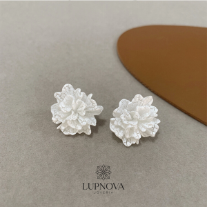 Aretes de flor apariencia quebradiza 2