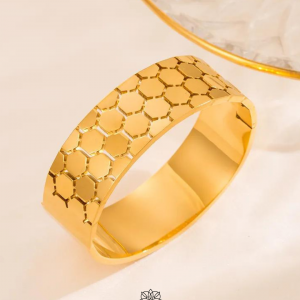 Bee cuff